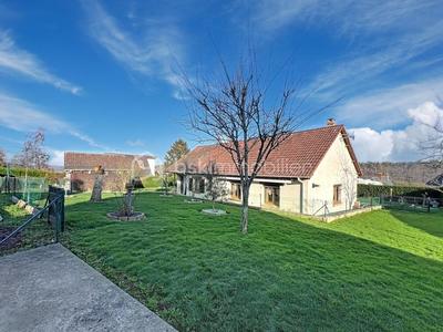 Maison traditionnelle - 110 m² - 7 pièces