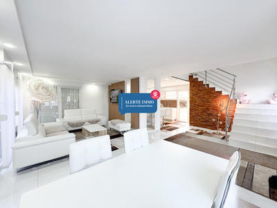 Maison - 208 m² - 10 pièces