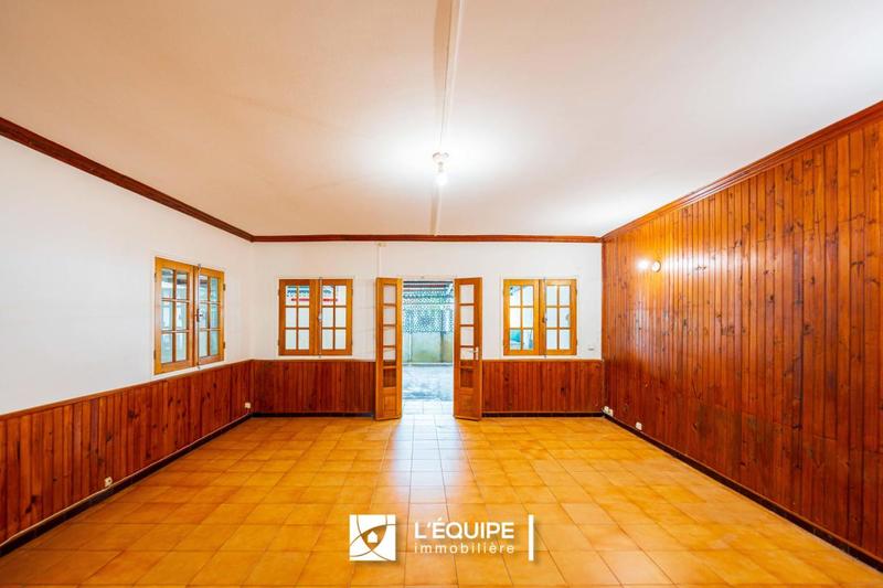 Maison - 210 m² - 8 pièces
