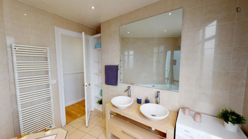 Chambre - 12 m² - 7 pièces