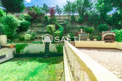 Maison - 228 m² - 8 pièces