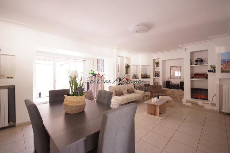 Maison - 280 m² - 7 pièces