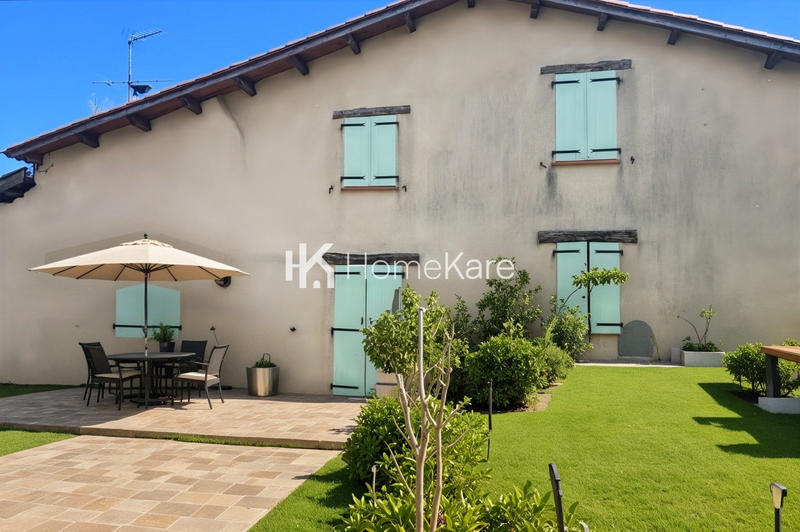 Maison - 220 m² - 6 pièces