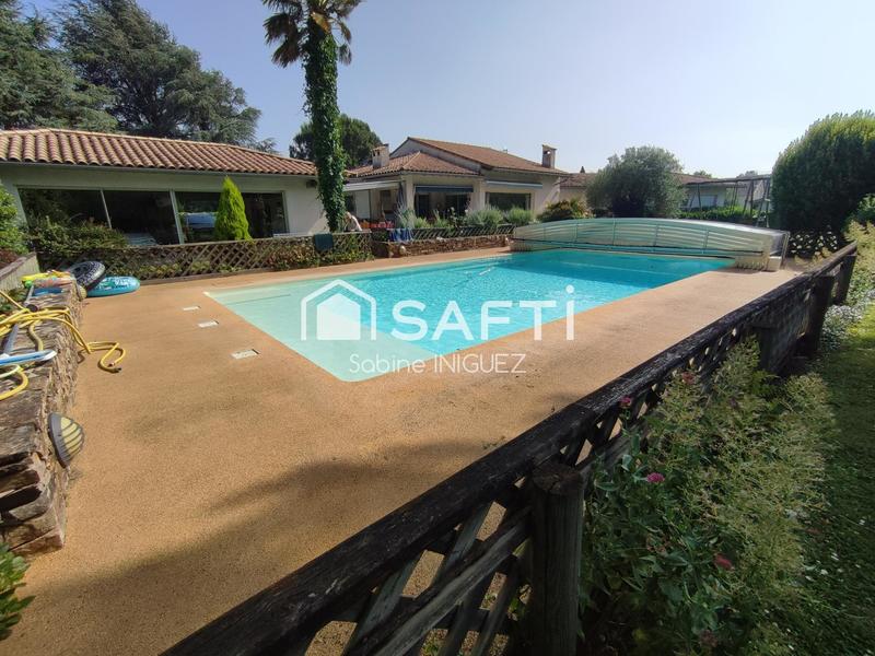 Maison - 228 m² - 6 pièces