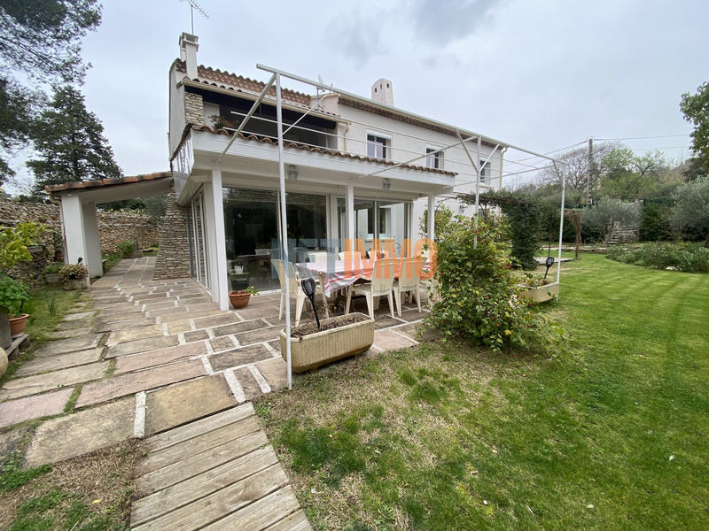Villa - 281 m² - 12 pièces