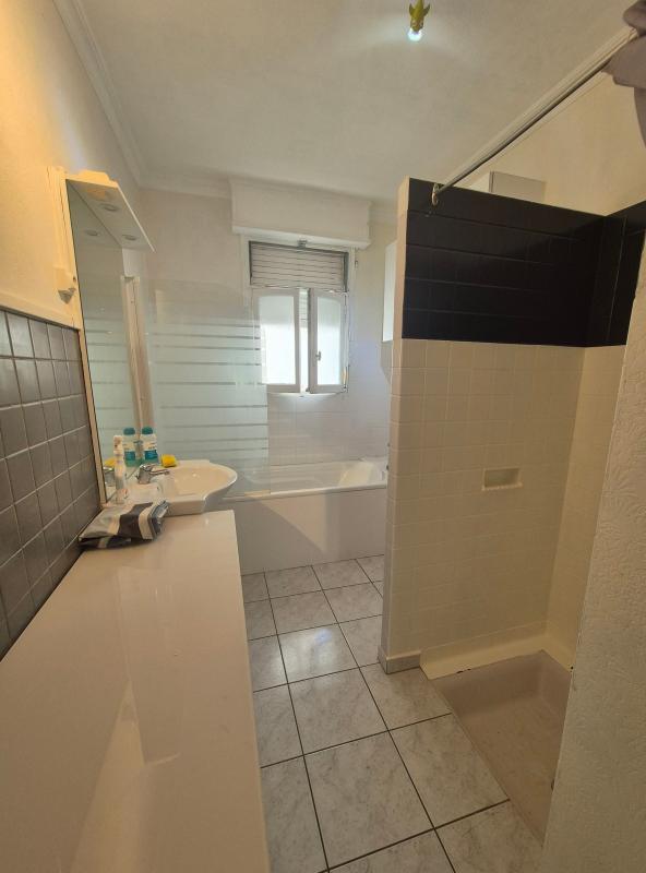 Maison - 240 m² - 9 pièces