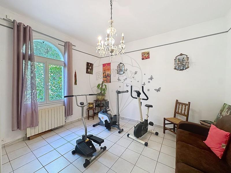 Maison - 225 m² - 9 pièces