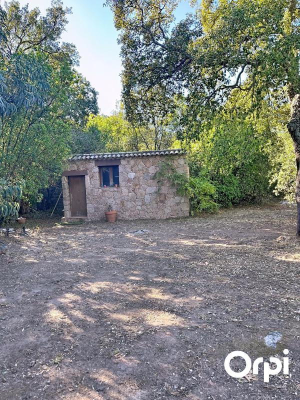 Terrain constructible - 1 600 m²