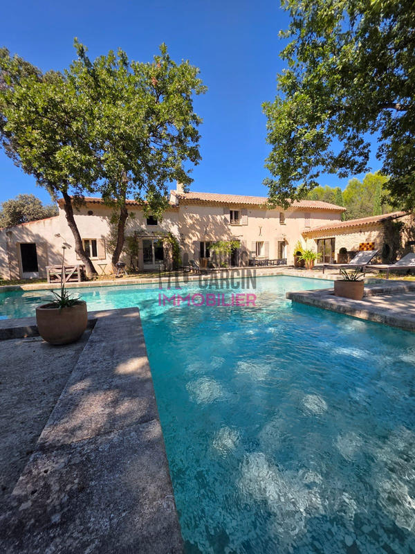 Maison - 220 m² - 7 pièces