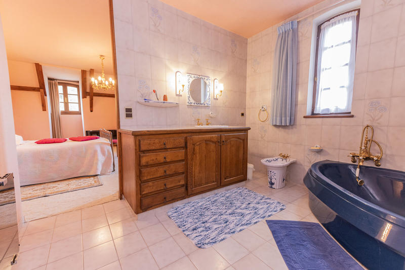 Maison - 280 m² - 7 pièces