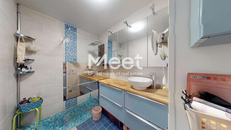 Maison - 220 m² - 6 pièces