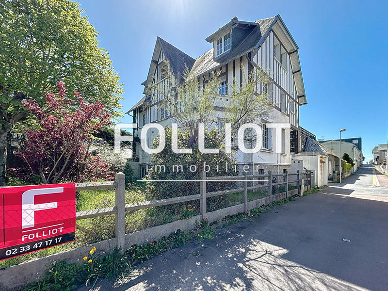 Maison - 230 m² - 12 pièces