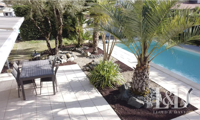 Maison contemporaine - 203 m² - 8 pièces