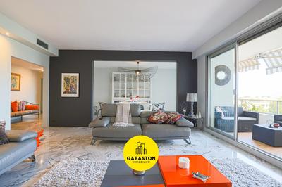 Appartement - 144 m² - 3 pièces