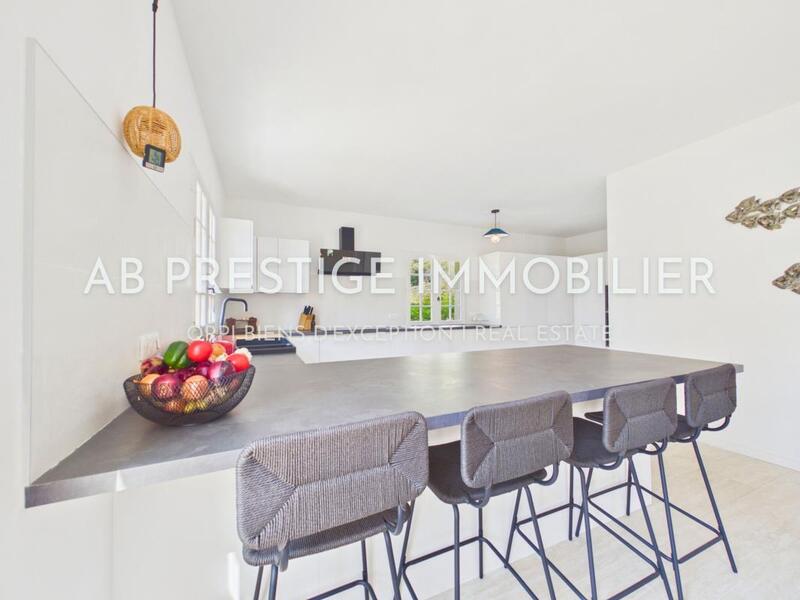 Maison - 345 m² - 9 pièces