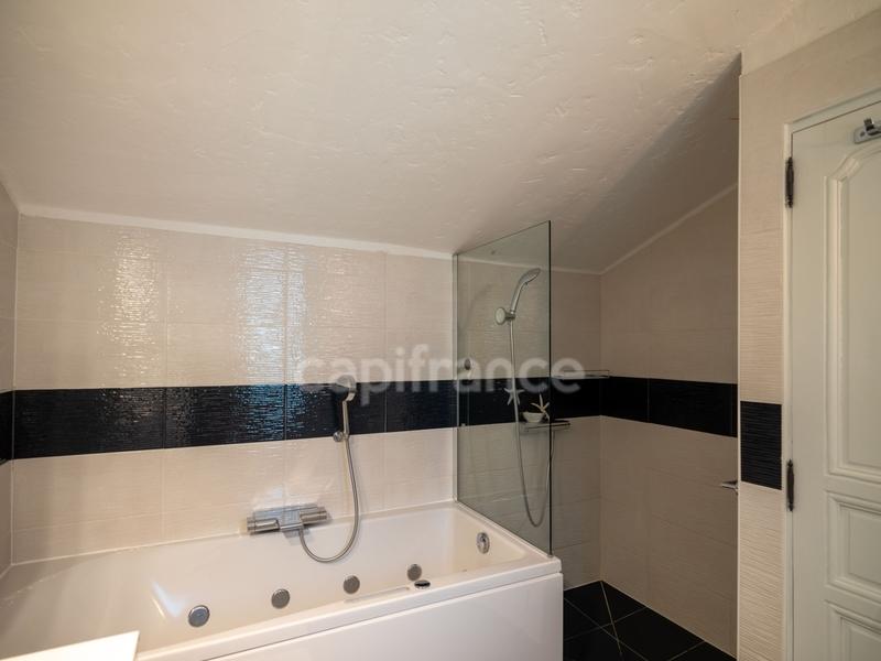 Maison - 157 m² - 7 pièces