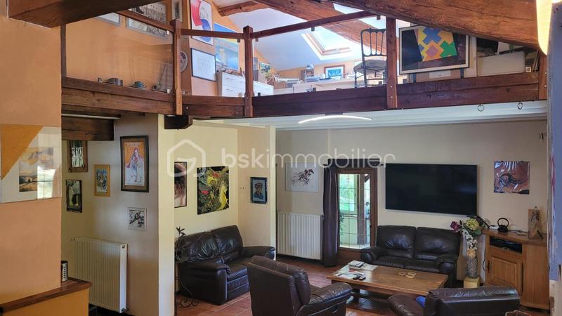 Maison - 366 m² - 8 pièces