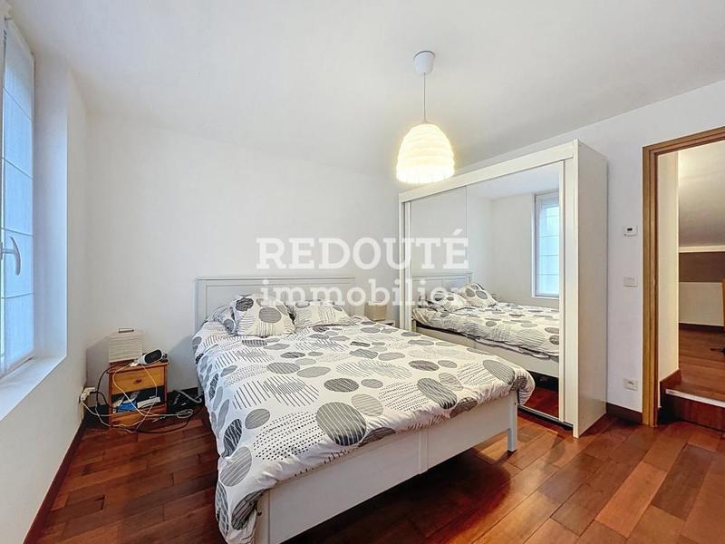 Maison - 236 m² - 8 pièces