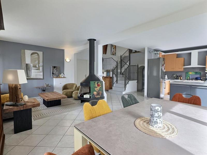 Maison - 240 m² - 6 pièces