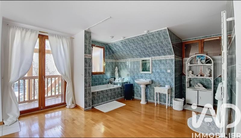 Maison - 306 m² - 8 pièces