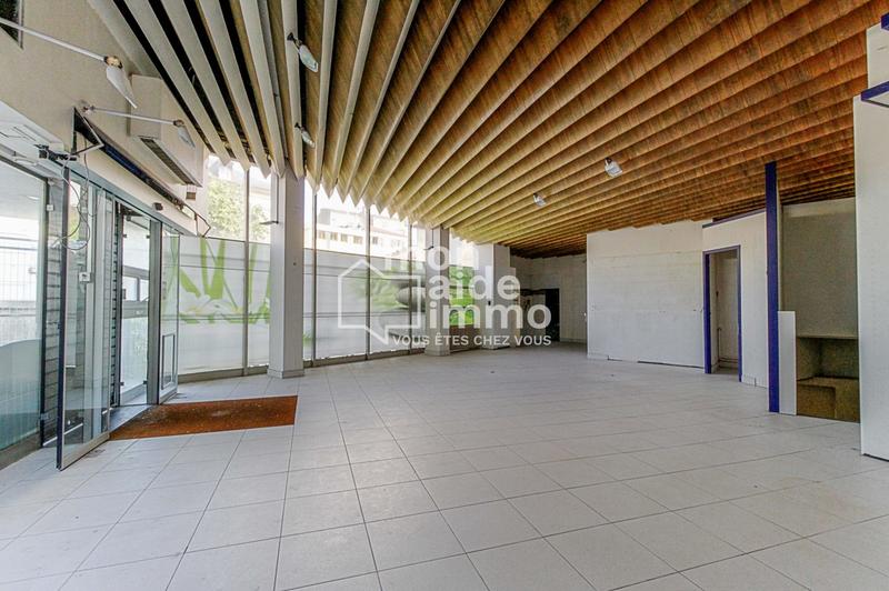 Local commercial - 148 m² - 3 pièces