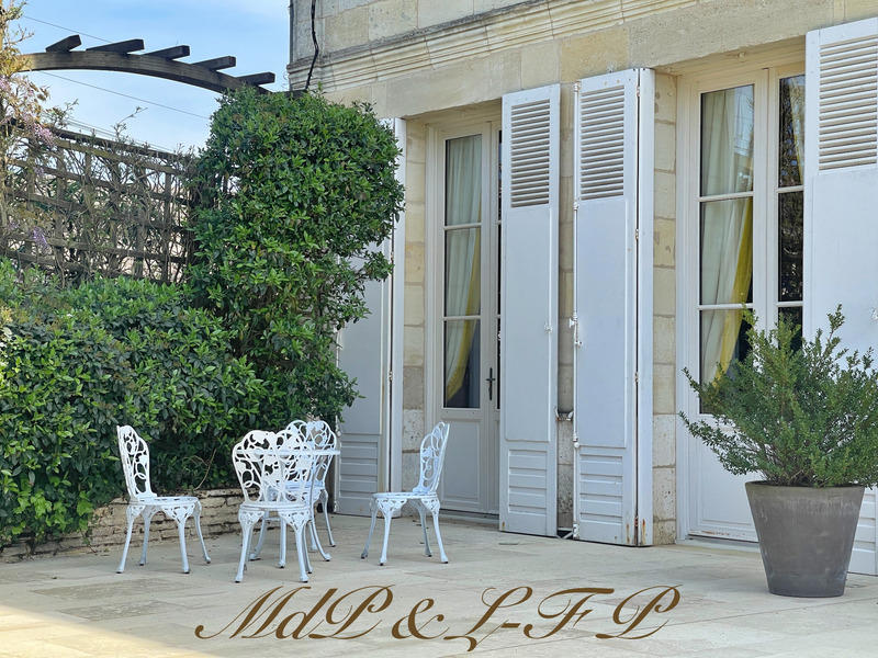 Maison de maîtres - 485 m² - 10 pièces