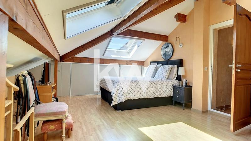 Maison - 225 m² - 6 pièces