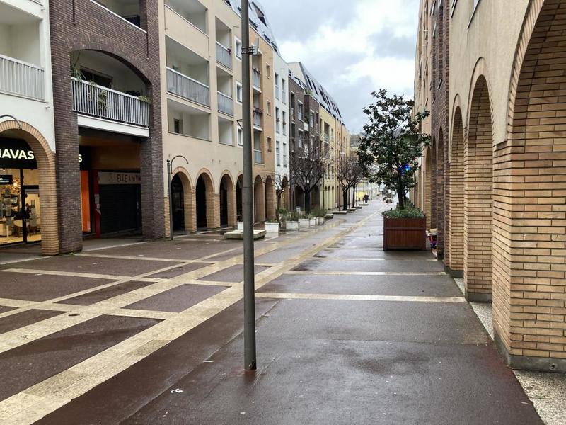 Local commercial - 143 m² - 2 pièces