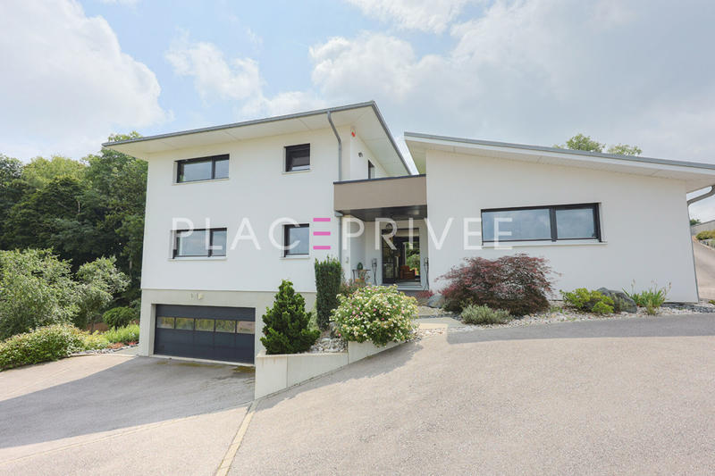 Maison - 390 m² - 8 pièces