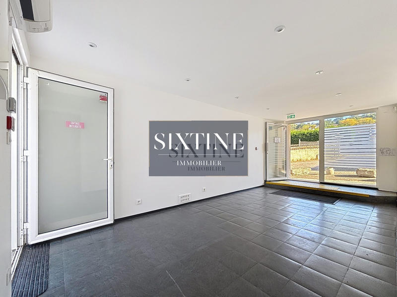 Local commercial - 70 m² - 2 pièces