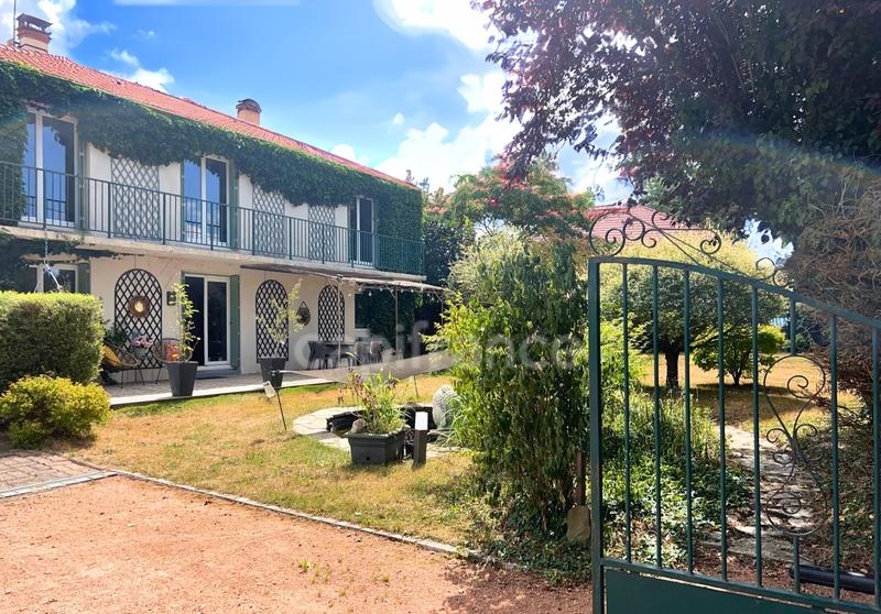 Maison - 200 m² - 7 pièces