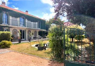 Maison - 200 m² - 7 pièces