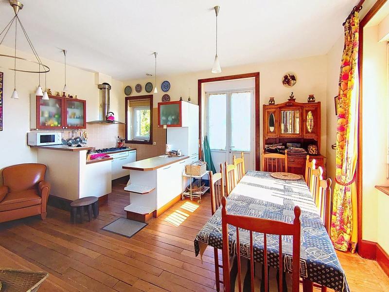 Maison - 246 m² - 8 pièces