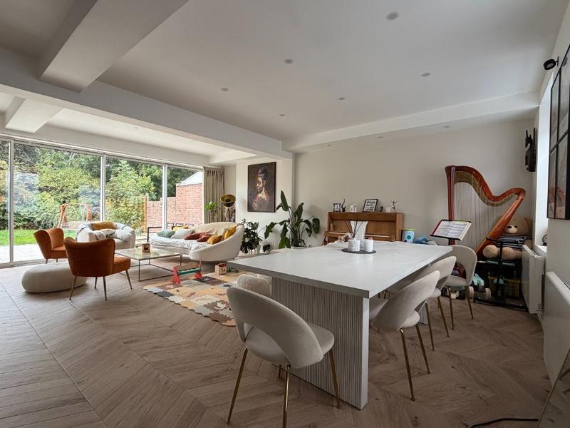 Maison - 211 m² - 6 pièces