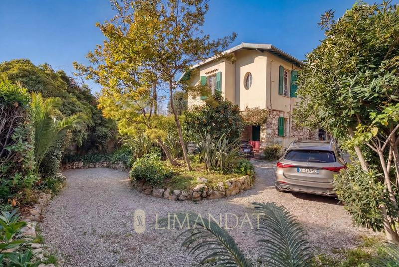 Villa - 200 m² - 8 pièces