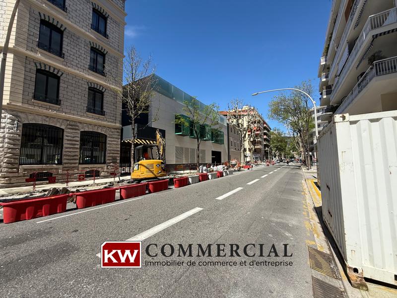 Fonds de commerce - Magasins - 68 m²