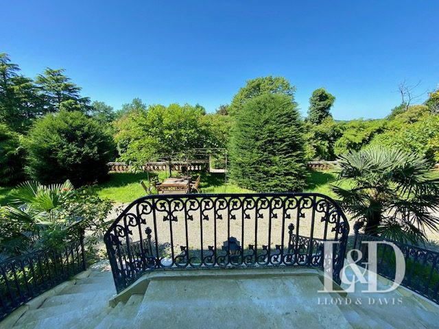 Château - 520 m² - 15 pièces