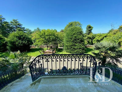 Château - 520 m² - 15 pièces