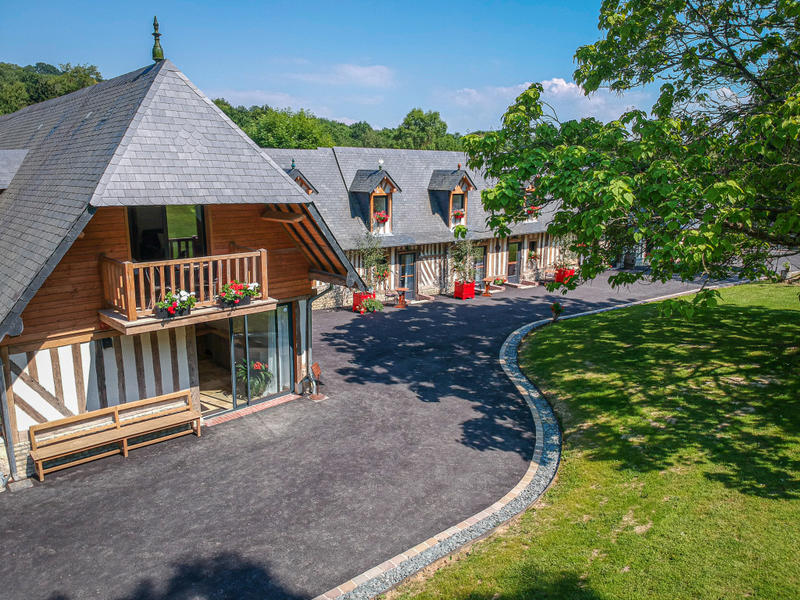 Demeure - 836 m² - 18 pièces