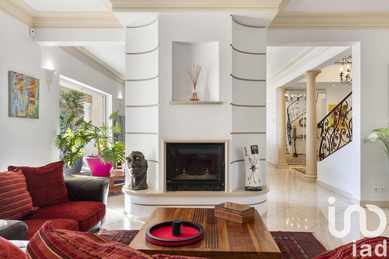 Maison - 300 m² - 8 pièces