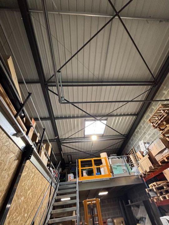 Local d'activité / Entrepôt - 260 m²