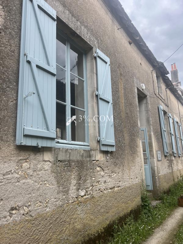 Maison de village - 250 m² - 2 pièces