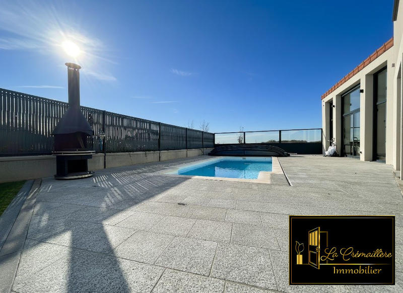 Maison - 270 m² - 9 pièces