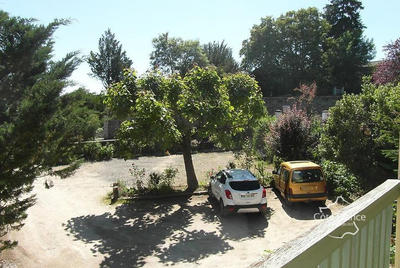 Maison - 1 700 m² - 25 pièces