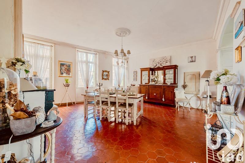 Maison - 366 m² - 26 pièces