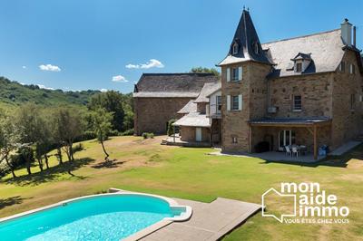 Maison - 240 m² - 10 pièces