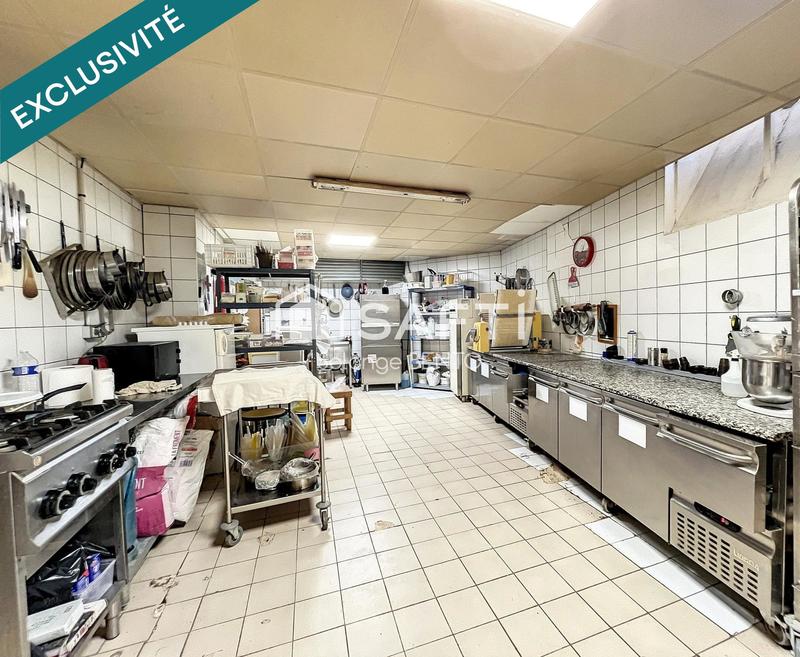 Local commercial - 200 m² - 11 pièces