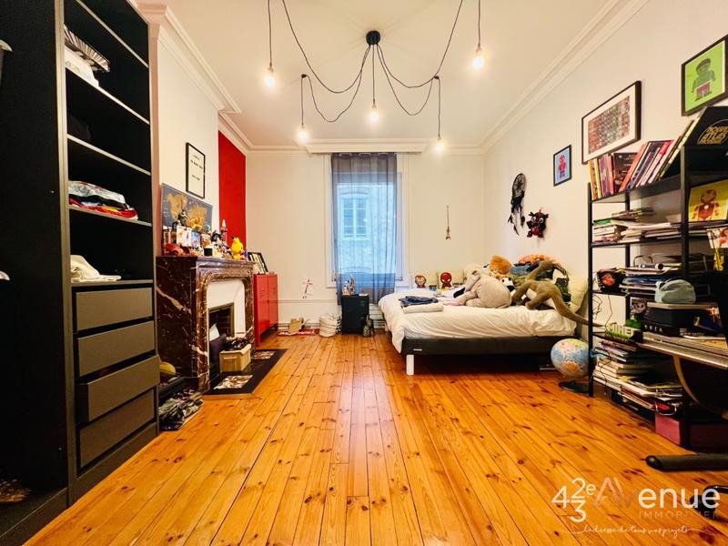 Maison - 330 m² - 8 pièces