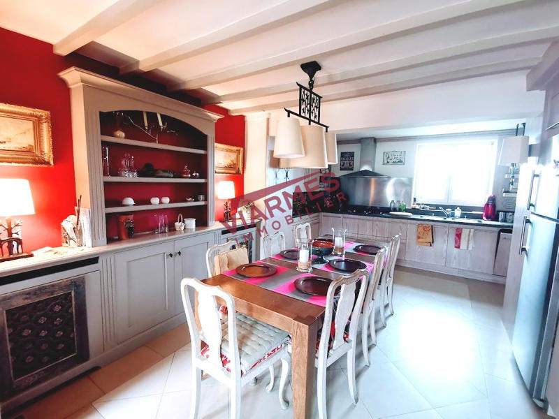 Maison - 180 m² - 6 pièces