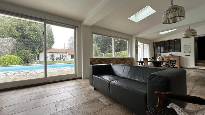 Propriété - 338 m² - 10 pièces